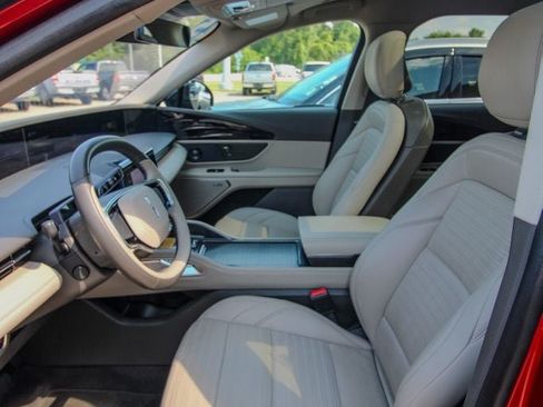 Used 2025 Lincoln Nautilus Reserve AWD/4WD image 15