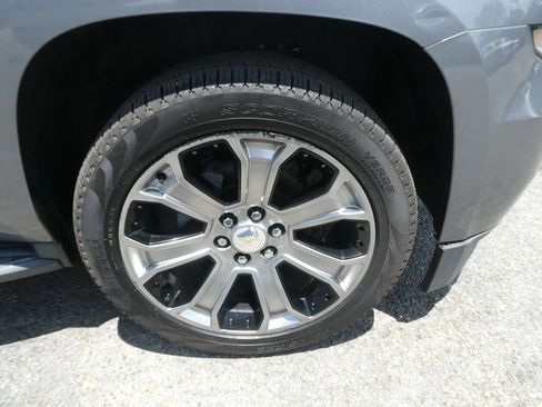 Used 2018 Chevrolet Tahoe LT w/ Luxury Package RWD image 36