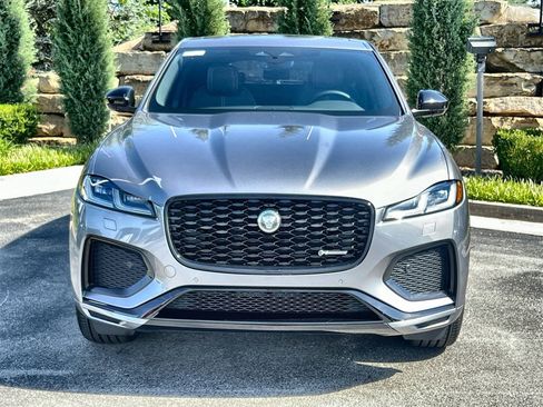 Used 2025 Jaguar F-PACE R-Dynamic S image 8