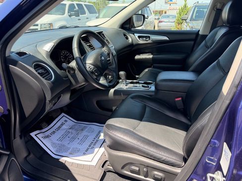 Used 2020 Nissan Pathfinder SL FWD image 10