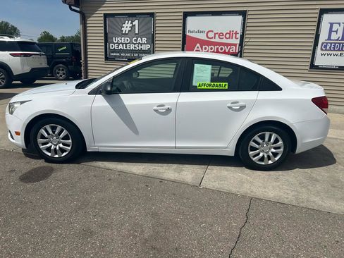 Used 2013 Chevrolet Cruze LS FWD image 8