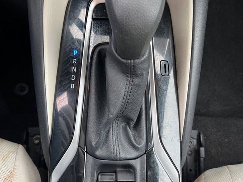 Used 2021 Toyota Corolla LE image 11