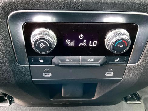 Used 2024 GMC Yukon AT4 w/ Technology Package AWD/4WD image 31