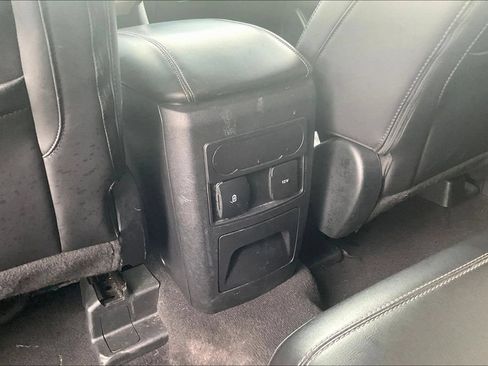 Used 2024 Ford Explorer XLT w/ Equipment Group 202A AWD/4WD image 10