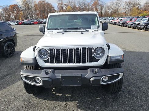 Used 2025 Jeep Wrangler Unlimited Sahara image 3