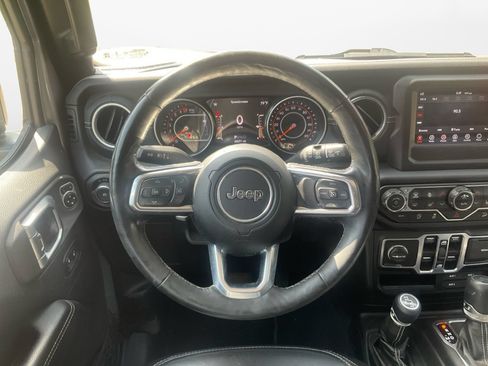 Used 2018 Jeep Wrangler Unlimited Sahara AWD/4WD image 12