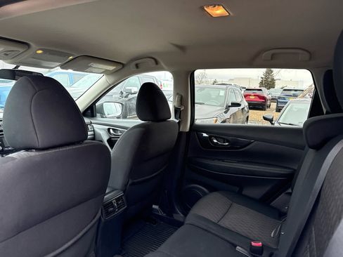 Used 2017 Nissan Rogue SV w/ Midnight Edition Package image 8