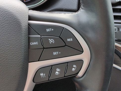 Certified 2022 Jeep Grand Cherokee Limited w/ Trailer Tow Group IV image 25