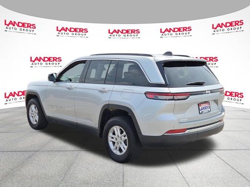 Used 2025 Jeep Grand Cherokee Laredo RWD image 5