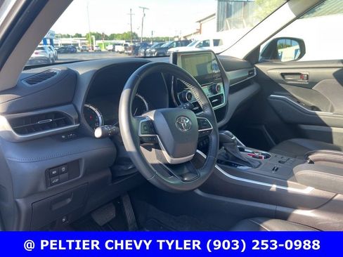 Used 2023 Toyota Highlander LE image 13