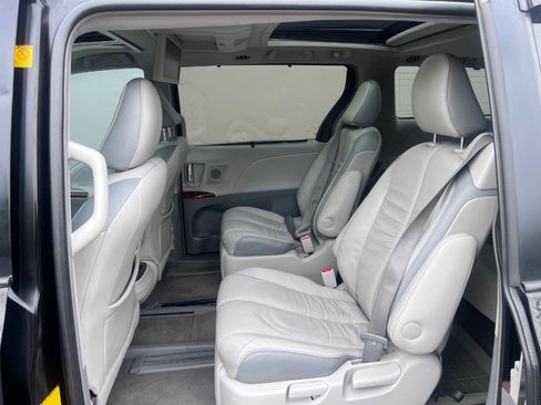 Used 2011 Toyota Sienna Limited w/ Premium Pkg AWD/4WD image 13