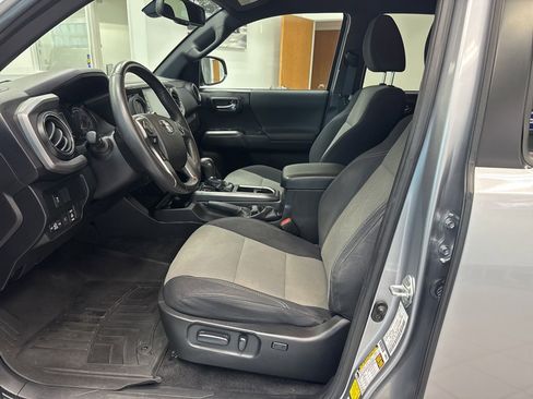 Used 2021 Toyota Tacoma TRD Sport image 11