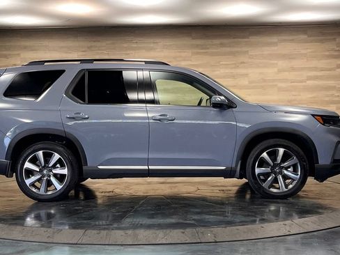 Used 2025 Honda Pilot Touring image 23