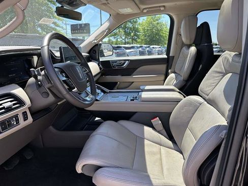 Used 2022 Lincoln Navigator Reserve AWD/4WD image 13