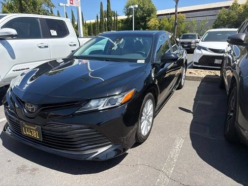 Used 2019 Toyota Camry LE FWD image 18