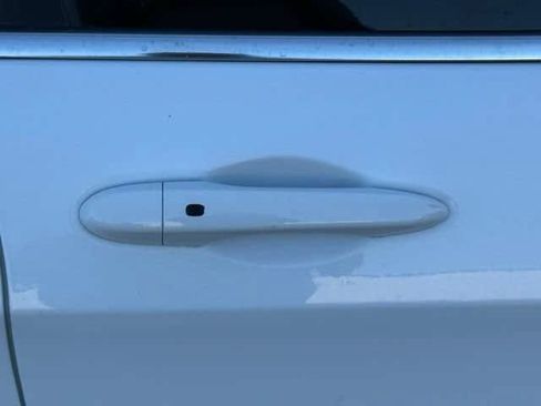 Used 2019 Jeep Cherokee Limited FWD image 18