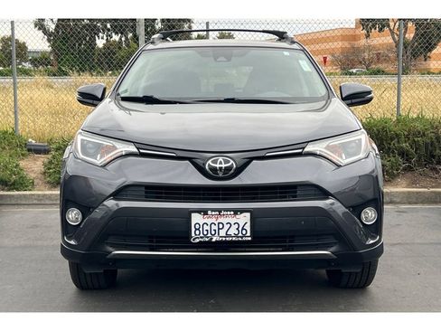 Used 2018 Toyota RAV4 XLE image 3
