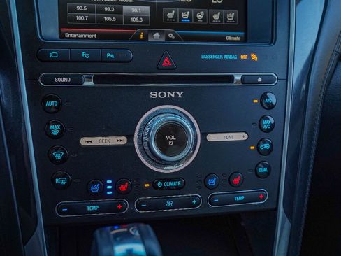 Used 2016 Ford Explorer Platinum image 17