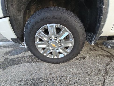 Used 2024 Chevrolet Silverado 3500 High Country image 32