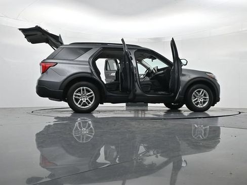 New 2026 Ford Explorer Active RWD image 59