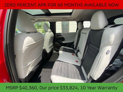 New 2025 Mitsubishi Outlander SE image 17