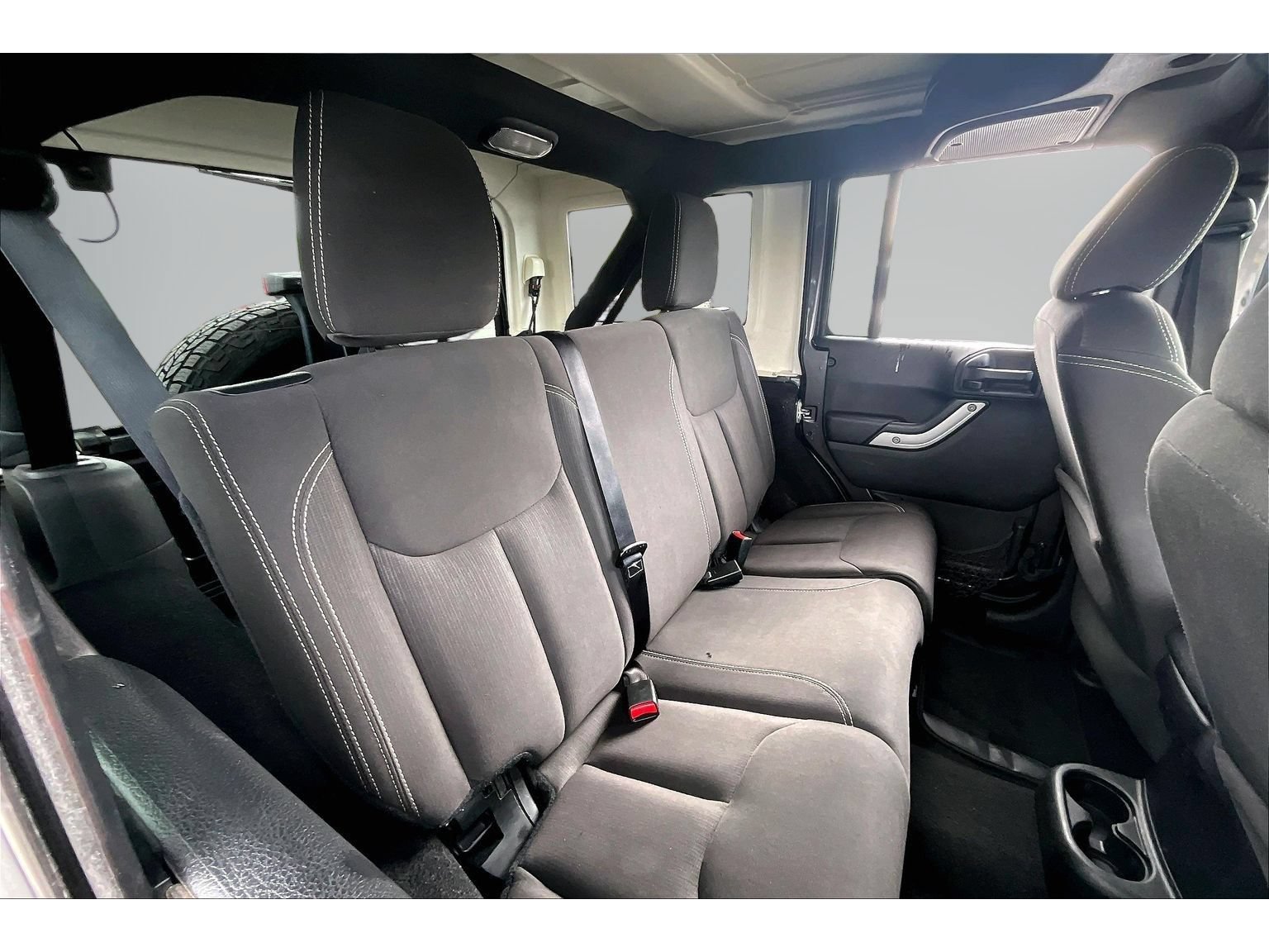 Used 2016 Jeep Wrangler Unlimited Sahara w/ Connectivity Group AWD/4WD image 24