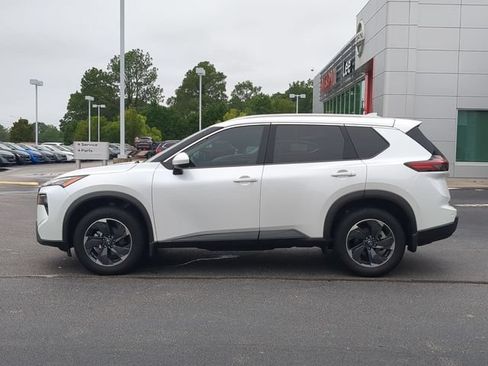 Certified 2024 Nissan Rogue SV w/ SV Premium Package FWD image 6