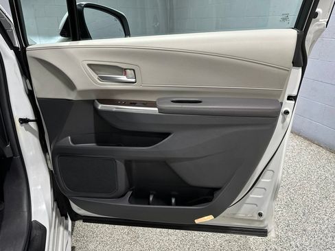 Certified 2023 Toyota Sienna XLE w/ XLE Plus Package AWD/4WD image 18
