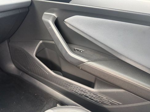 Used 2025 Volkswagen Jetta SE FWD image 16