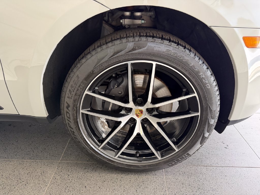 Certified 2026 Porsche Macan AWD/4WD image 13