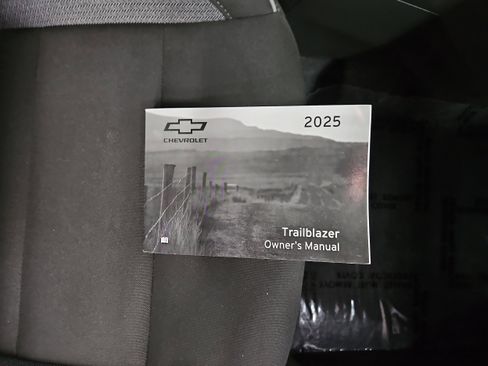 Used 2025 Chevrolet TrailBlazer LT AWD/4WD image 20
