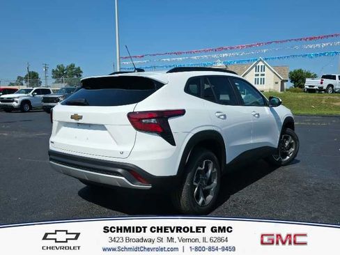 New 2026 Chevrolet Trax LT w/ LT Convenience Package FWD image 5