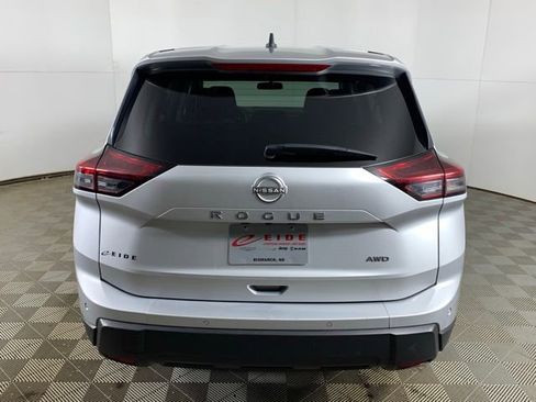 Used 2024 Nissan Rogue S image 8