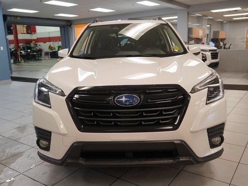 Used 2023 Subaru Forester Premium AWD/4WD image 18
