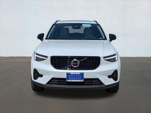 New 2026 Volvo XC40 B5 Plus w/ Protection Package Premier AWD/4WD image 4