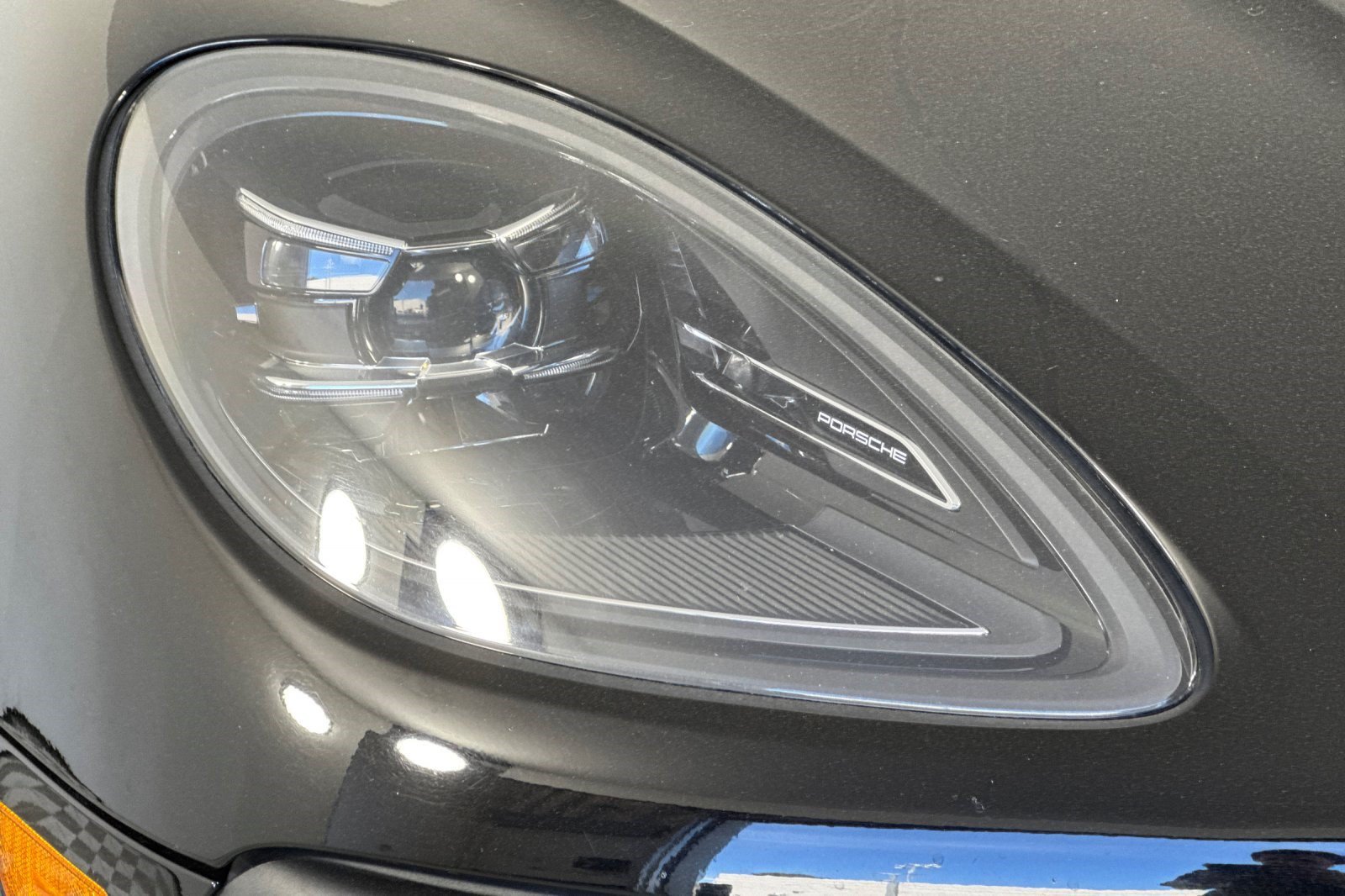 Used 2024 Porsche Macan AWD/4WD image 12