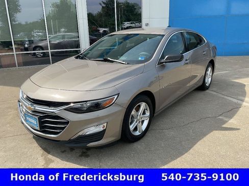Used 2022 Chevrolet Malibu LS FWD image 2