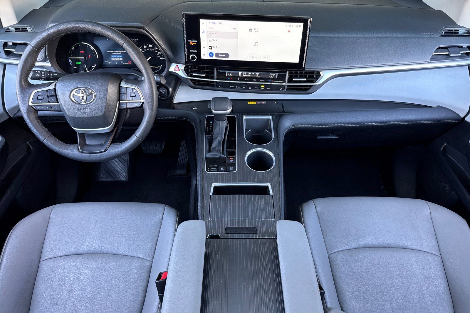 Used 2026 Toyota Sienna XLE FWD image 16