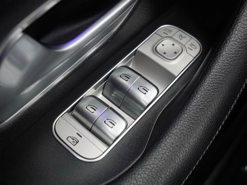 Used 2024 Mercedes-Benz GLE 450e 4MATIC image 9