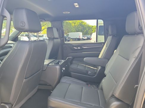 Used 2024 GMC Yukon XL Denali AWD/4WD image 14