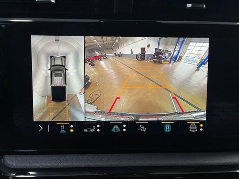 Used 2023 GMC Sierra 1500 AT4 w/ Technology Package image 10