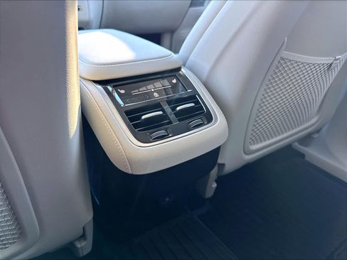 New 2027 Volvo XC90 B6 Ultra AWD/4WD image 16