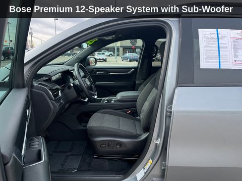 Used 2025 GMC Acadia Elevation image 12