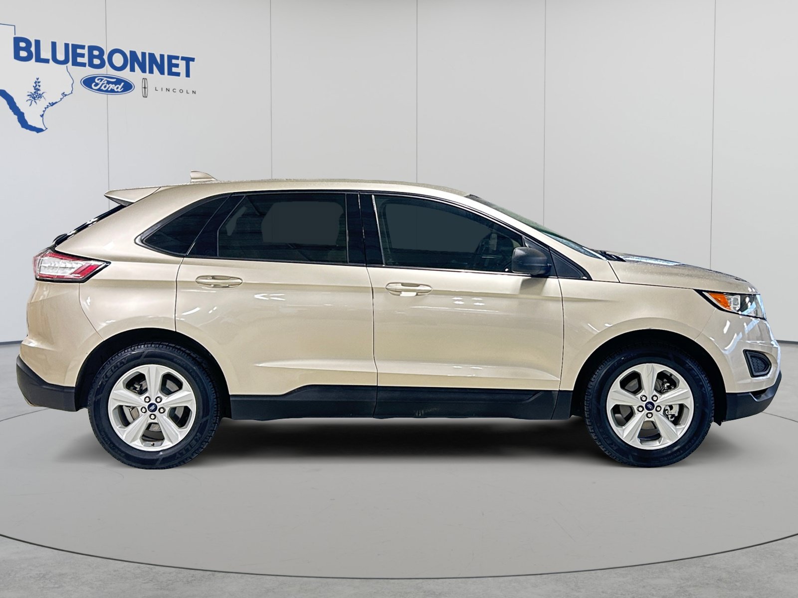 Used 2018 Ford Edge SE FWD image 4