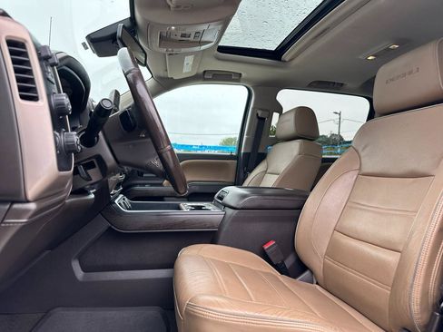 Used 2017 GMC Sierra 1500 Denali AWD/4WD image 9