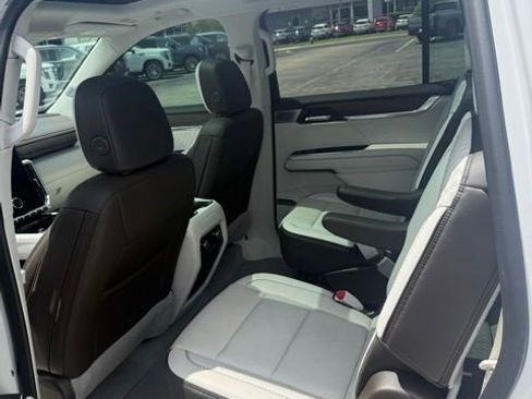Used 2025 GMC Acadia Denali w/ Super Cruise Package AWD/4WD image 10