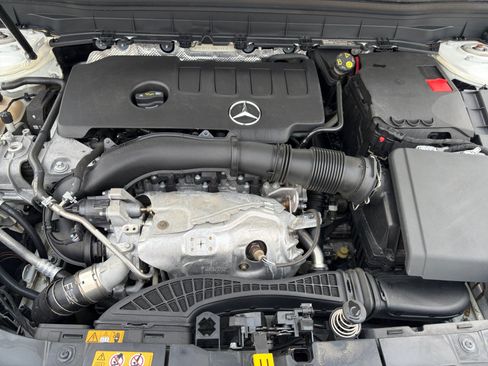 Used 2021 Mercedes-Benz GLB 250 4MATIC image 29