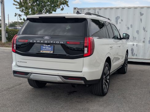 Certified 2025 Ford Expedition Platinum w/ Driver's Package AWD/4WD image 4