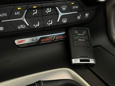 Used 2015 Chevrolet Corvette Z06 w/ 3LZ Preferred Equipment Group image 40