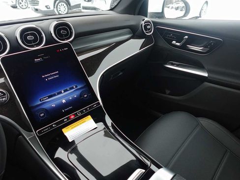 Used 2026 Mercedes-Benz GLC 300 4MATIC image 18